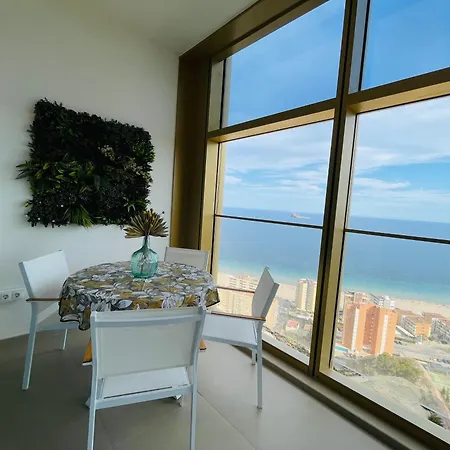 Intempo Sky: Surcando El Cielo * Benidorm